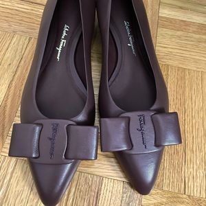 NEVER BEEN WORN FERRAGAMO VIVA